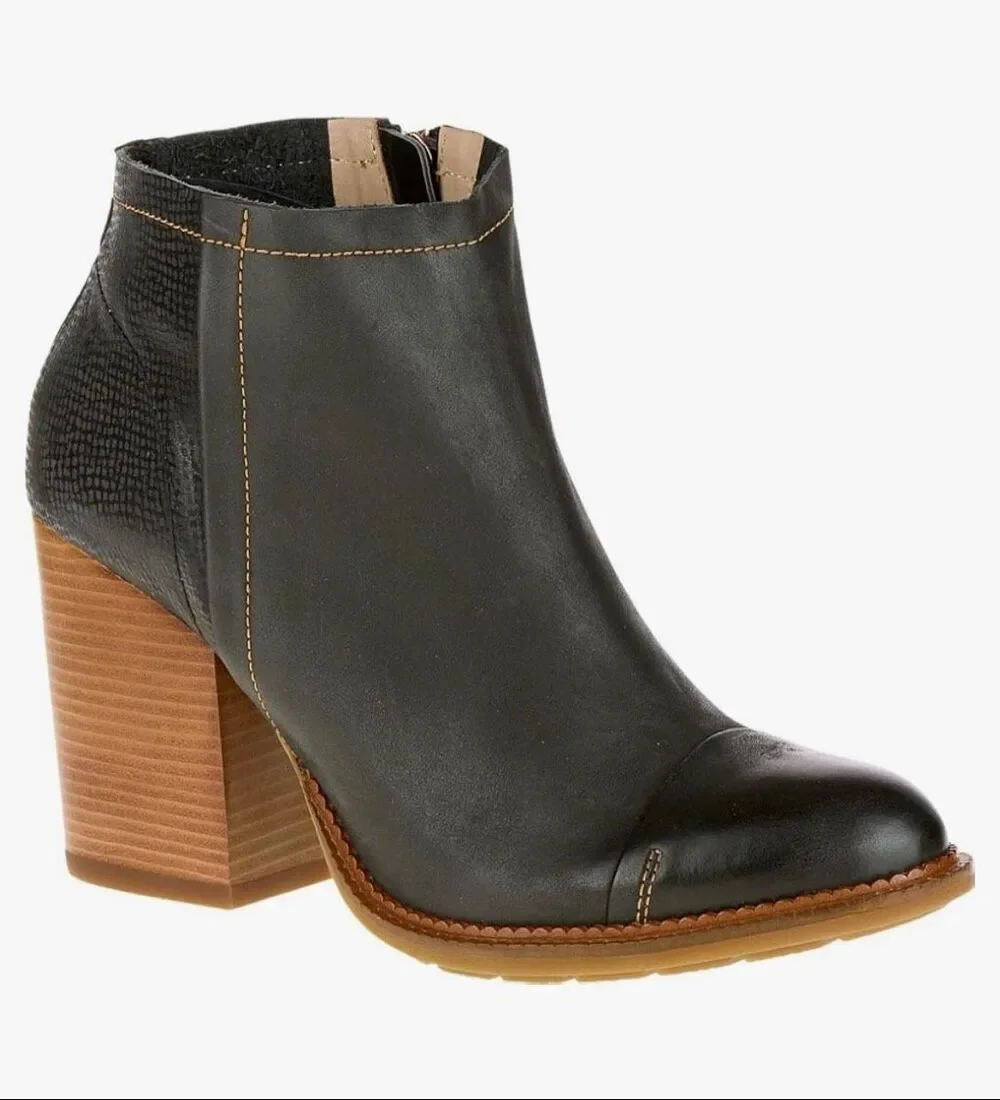 Hush Puppies Axelle Dewey Black Leather Ankle Booties Block Heel NIB Size 8.5